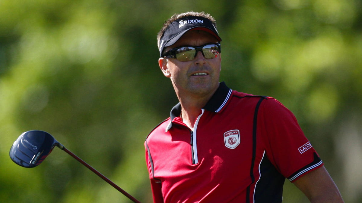 Robert Allenby watches his drive.