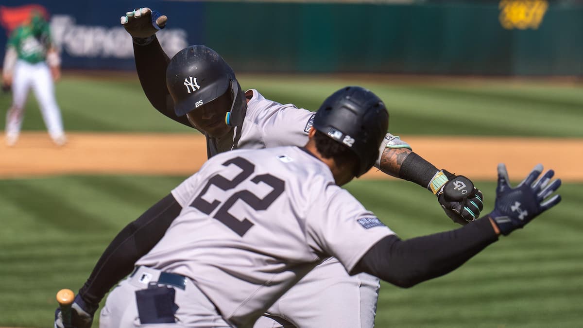 Yankees players celebrate scoring in the MLB regular season.