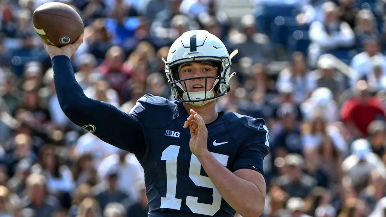 Drew Allar playing quarterback for the Penn State Nittany Lions