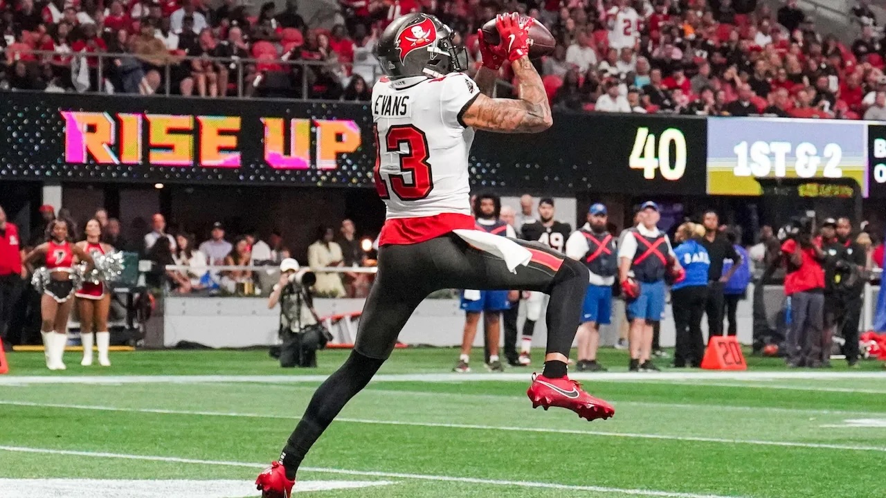 Mike Evans playing WR for the Buccaneers.