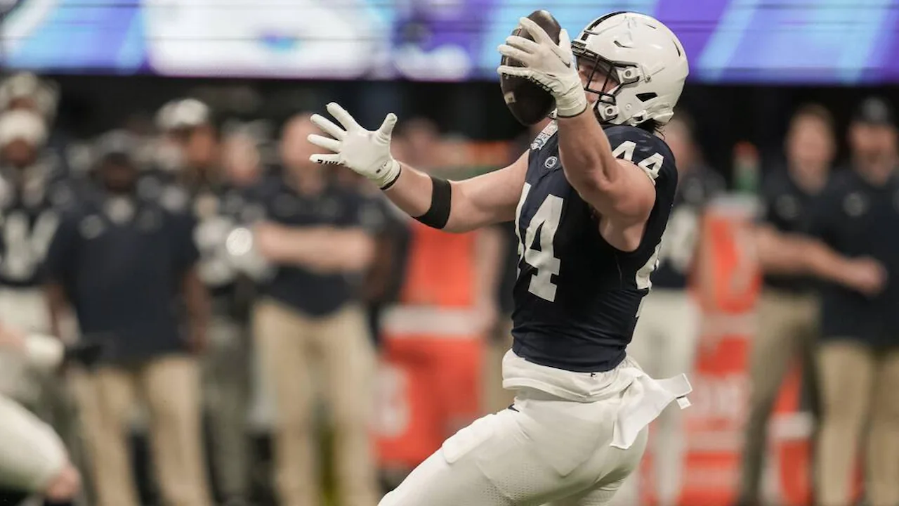 TE Tyler Warren hauling in a catch for the Penn State Nittany Lions.