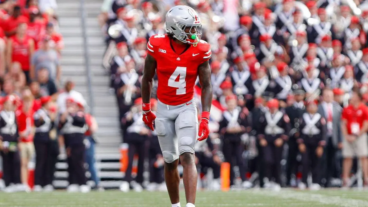 Jeremiah Smith playing WR for Ohio State.