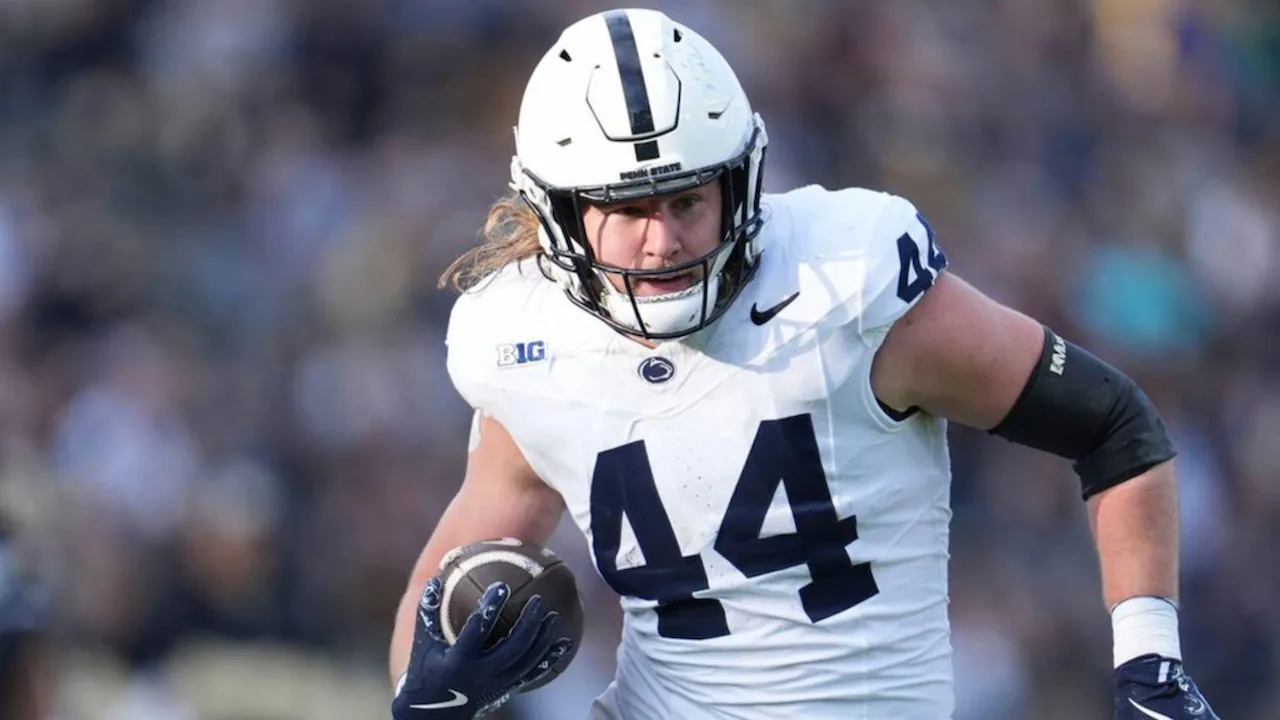 Tyler Warren playing TE for Penn State.