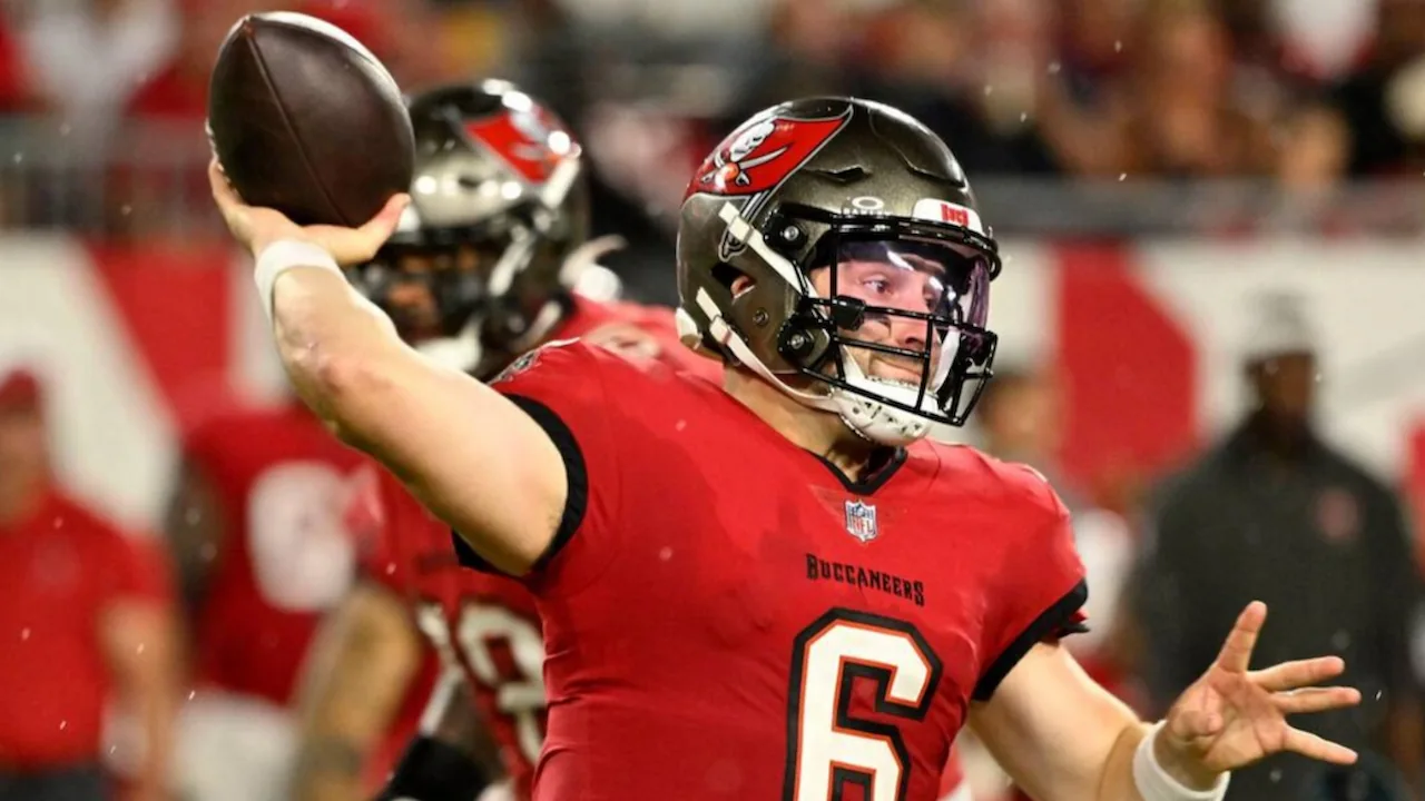 Baker Mayfield playing QB for the TB Buccaneers.