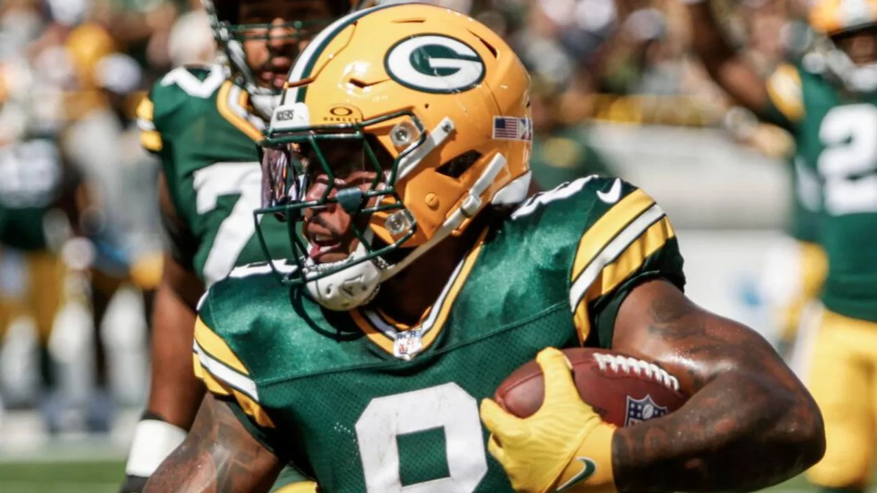 Josh Jacobs playing RB for the GB Packers.