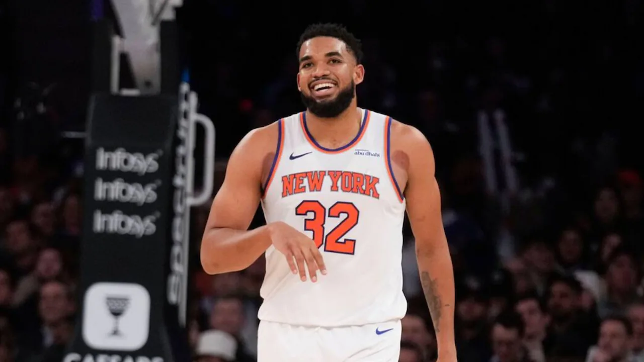 Karl Anthony Towns playing for the New York Knicks.